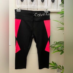 Calvin Klein PERFORMANCE Women’s Quick Dry Capris Leggings. Size Med